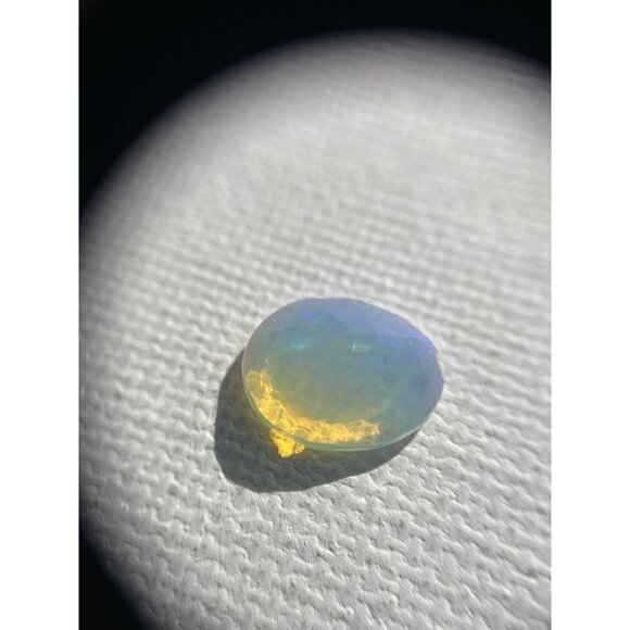 2 carat Welo Opal - Oval Cut - Picture 7 of 9